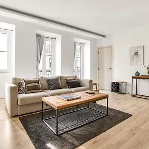 Modern 2 Bedroom In Estrela With Outside Terrace! Amazing For Families, Couples, Friends Lisboa